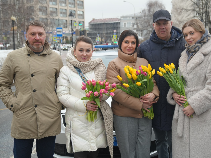 Цветочная атмосфера от полицейских ГИБДД УВД по ЦАО и народного артиста Дениса Майданова