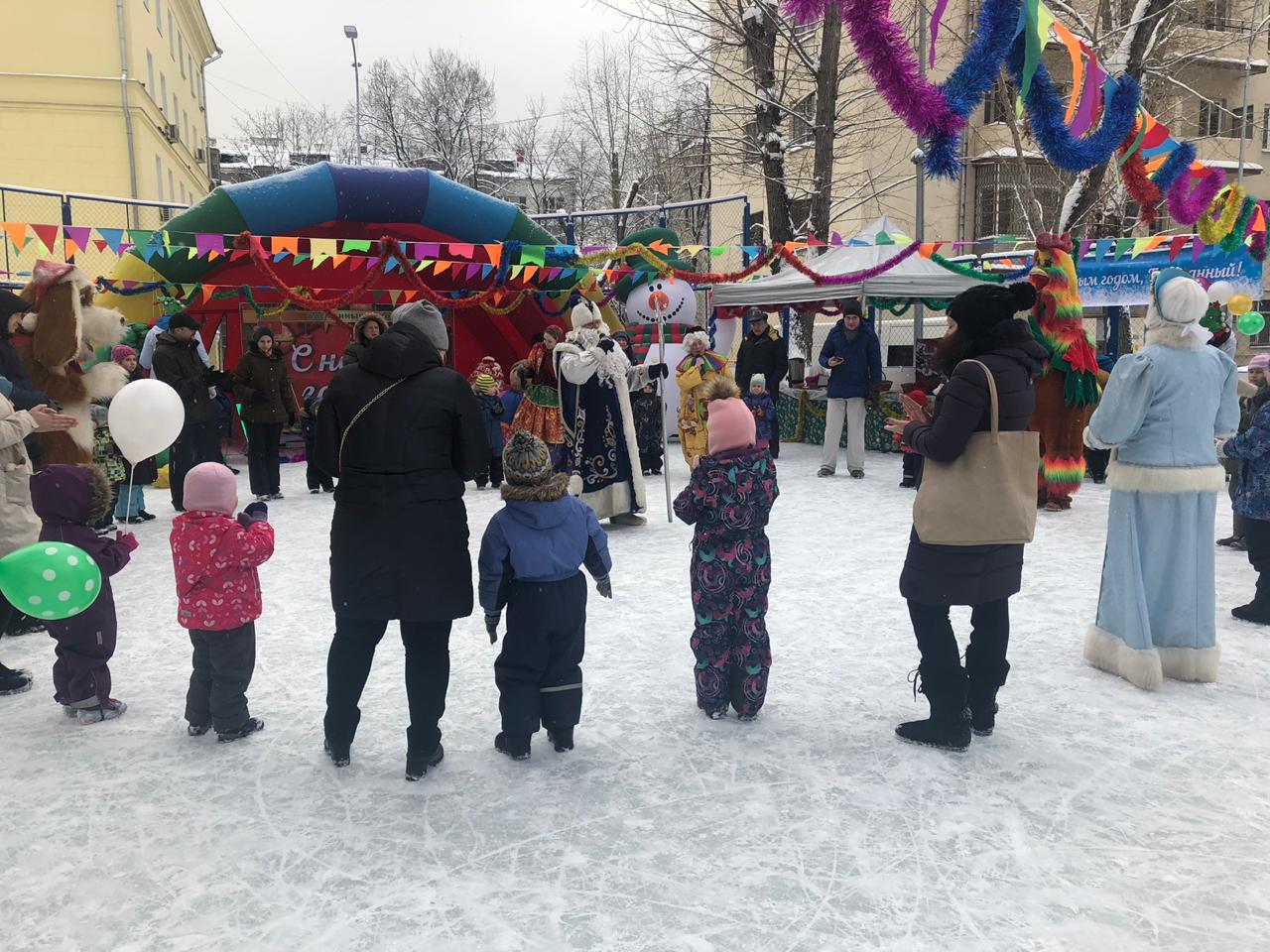 ул. Старая Басманная, д.20, корп.1 «Новогодний хоровод»