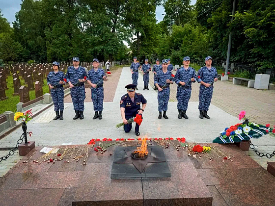 Московские росгвардейцы почтили память героев Великой Отечественной войны