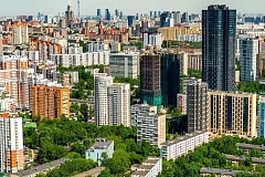 Более 560 крыш жилых домов капитально отремонтировали в Москве в этом году