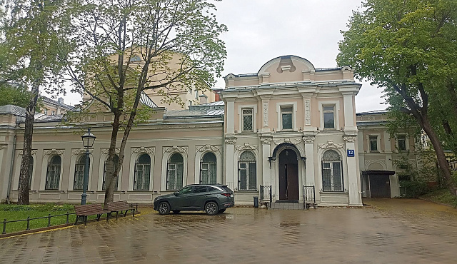 На торги города выставили помещение исторического здания в районе