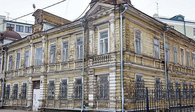 Дом купца начали приводить в порядок в районе